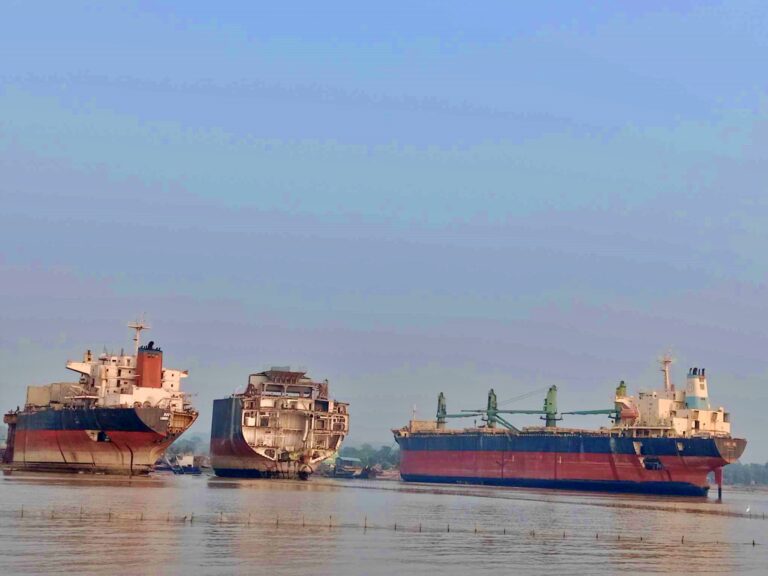 Ship breaking photogaph