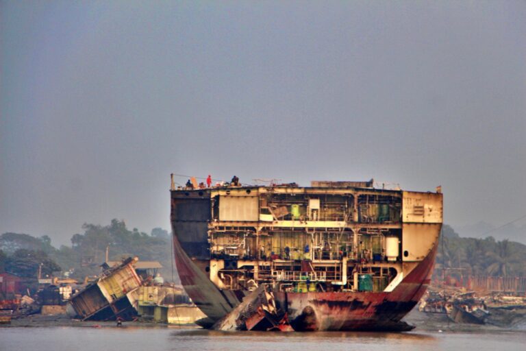 ship breaking photo